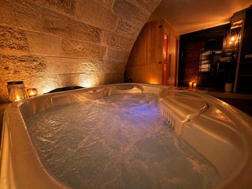 Loft hôtel, jacuzzi privatif, sauna et cinéma