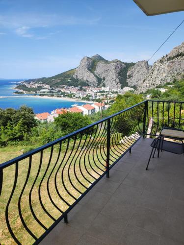 Apartment with 2 balconies and sea view
