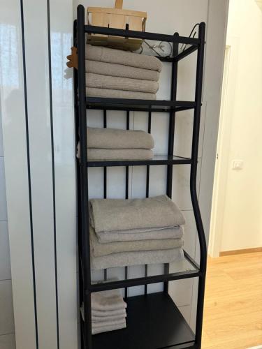 a black towel rack with towels on it at Casa di Nina in Grazzano Badoglio