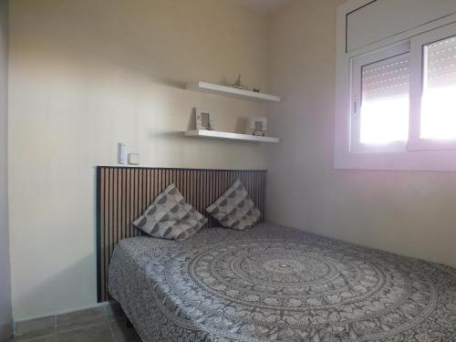 Appartement cosy à 50m de la plage avec climatisation et TV, 2/4 personnes