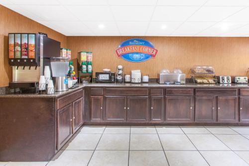 a fast food counter in a fast food restaurant at Baymont by Wyndham Branson - On the Strip in Branson