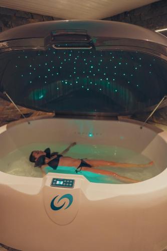 a woman in a hot tub in a heated at Olivos de Monte in San Miguel del Monte