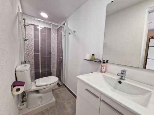 a bathroom with a toilet and a sink and a shower at Casita Casa la Rambla in La Romana
