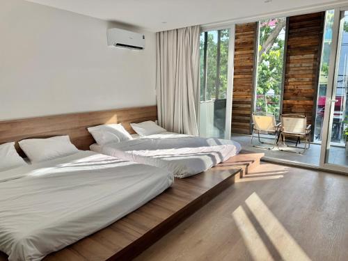 two beds sitting in a room with ainylinylinylinylinylinylinylinyl at 389 Hz Homestay in Danang