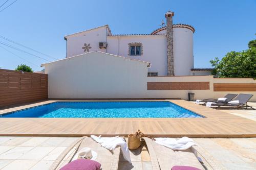 Apart-rent Villa Ter 0031 al canal con piscina y amarre