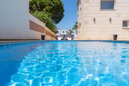 Apart-rent Villa Ter 0031 al canal con piscina y amarre