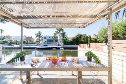 Apart-rent Villa Ter 0031 al canal con piscina y amarre