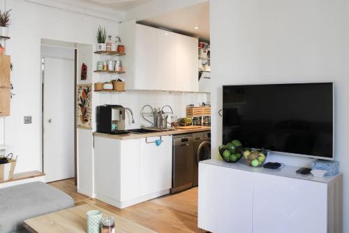 2-bedroom apartment - Eiffel Tower