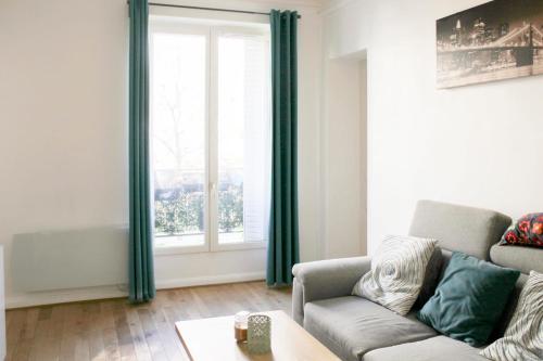 2-bedroom apartment - Eiffel Tower