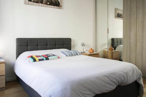 2-bedroom apartment - Eiffel Tower