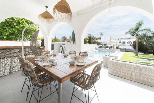 WELCS VILLA 378 EMP con piscina y jardin