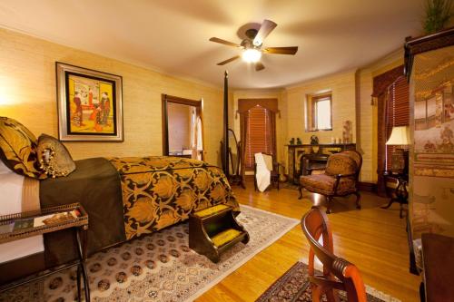 Area soggiorno di Historic Webster House Bed and Breakfast Inn