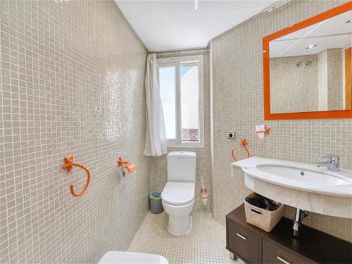 3160 Elegant Seafront House