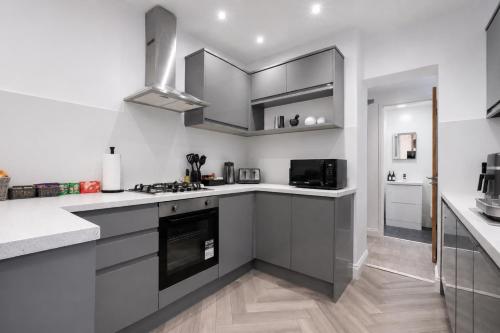 The Manchester Haven Sleeps 10 Near City Centre Breakfast hamper included photo 17
