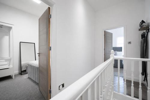 The Manchester Haven Sleeps 10 Near City Centre Breakfast hamper included photo 40