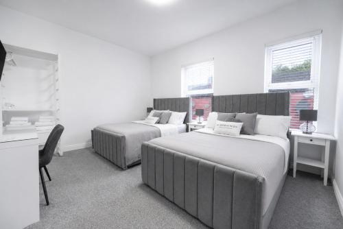 The Manchester Haven Sleeps 10 Near City Centre Breakfast hamper included photo 37