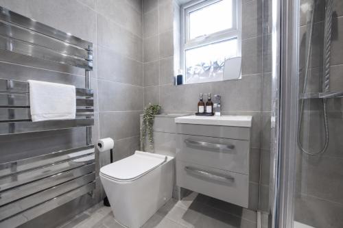 The Manchester Haven Sleeps 10 Near City Centre Breakfast hamper included photo 35