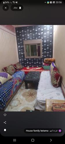 a picture of a room with a bed and a mirror at Maison hôte ketama in Tlata Ketama