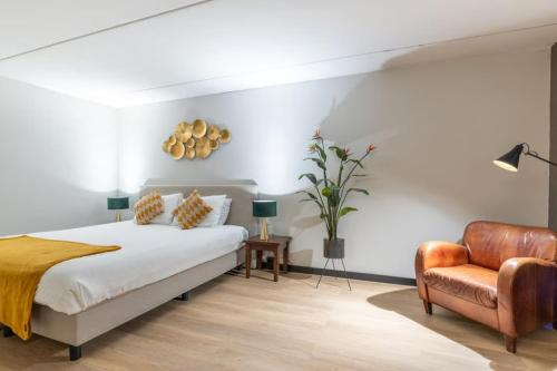 a bedroom with a bed and a chair at appartement - sauna - natuur - Utrecht in Soest