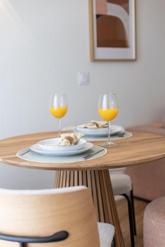 Porto Palette | 1BR with Balconies, AC & Parking