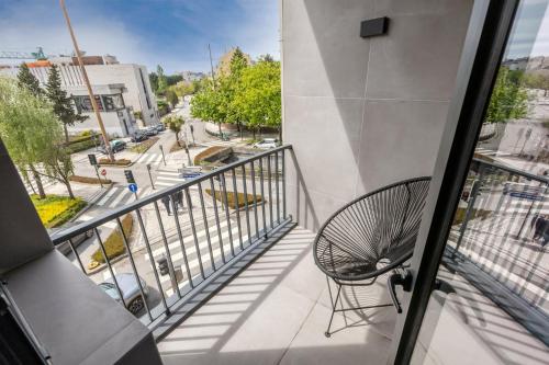 Porto Palette | 1BR with Balconies, AC & Parking