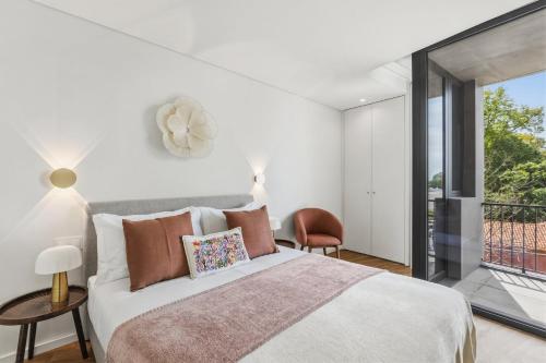 Porto Palette | 1BR with Balconies, AC & Parking