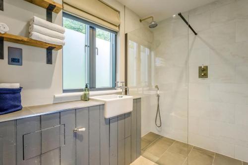 a bathroom with a sink and a shower at 1 Bed in Wickhambrook oc-tosh in Wickhambrook