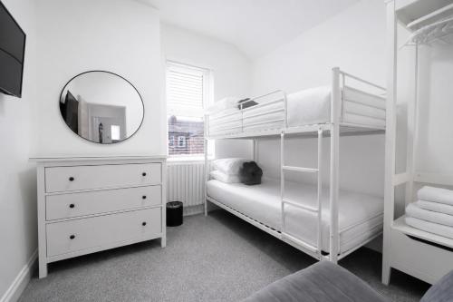 The Manchester Haven Sleeps 10 Near City Centre Breakfast hamper included photo 34