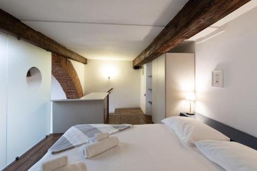 Signoria Lofted Apartment