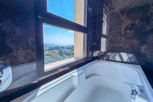 Beautiful villa with sea & mountain view and pool