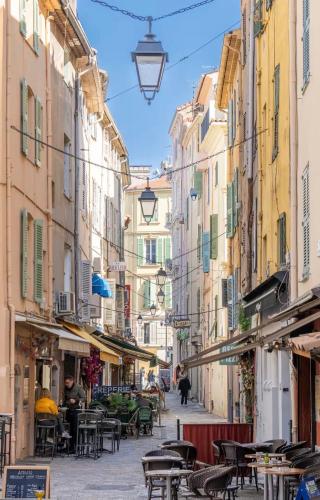 BEL APPARTEMENT 2 chambres plein centre Cannes Suquet Palais