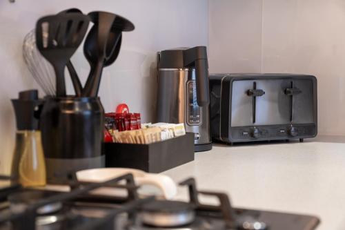 The Manchester Haven Sleeps 10 Near City Centre Breakfast hamper included photo 50