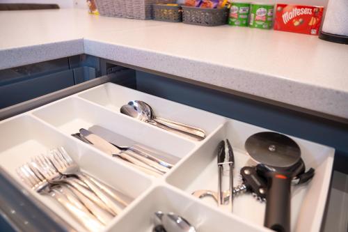 The Manchester Haven Sleeps 10 Near City Centre Breakfast hamper included photo 51