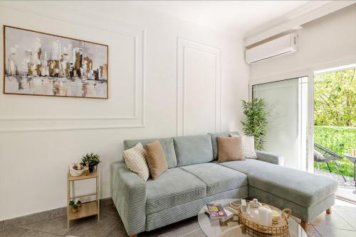 Stylish Apartment Near Seafront and Metro with Balcony
