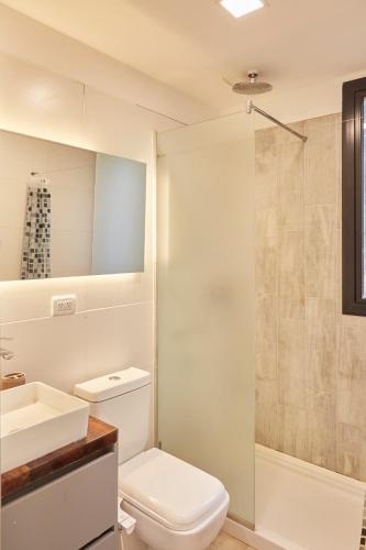 a bathroom with a toilet and a sink and a shower at Entre Montañas - Vista Calma in Potrerillos