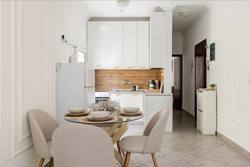 Stylish Apartment Near Seafront and Metro with Balcony