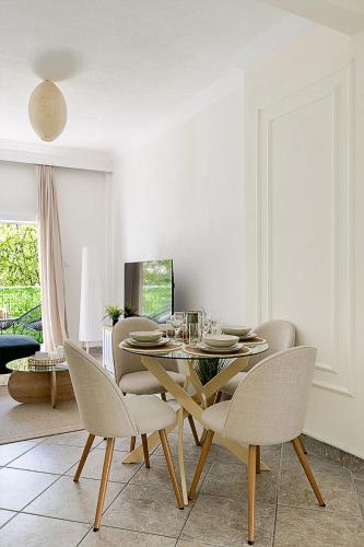 Stylish Apartment Near Seafront and Metro with Balcony