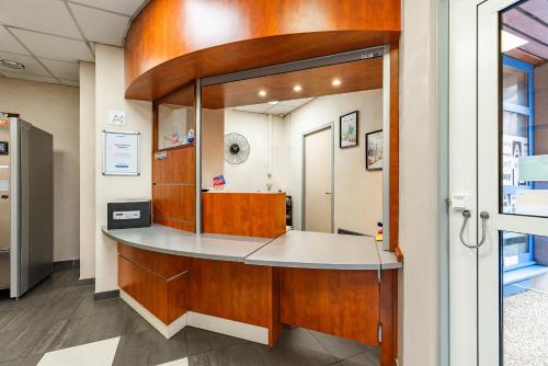a dressing room with a mirror and a sink at Appart'City Classic Clermont Ferrand Centre in Clermont-Ferrand