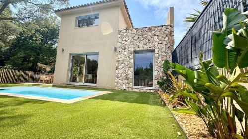 Villa neuve 6 pers - Piscine - Plage à 800 m