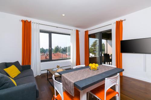 1 bedroom Apartment with Sea View, Balcony and BBQ near the beach!