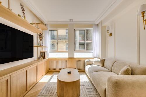 Pick A Flat's Apartement in Champs Elysées - Avenue Marceau