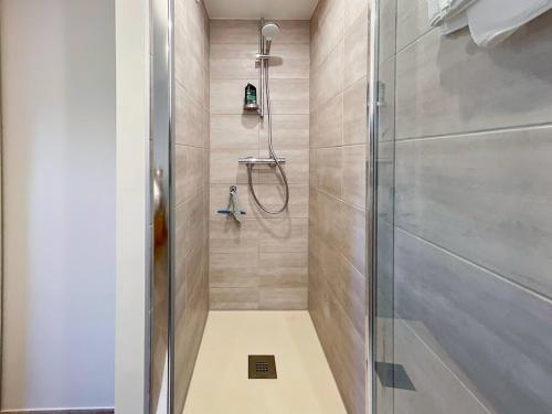 a shower with a glass door in a bathroom at Proche Luxembourg et centrale Cattenom in Hettange-Grande