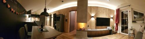 a room with a kitchen with a table and a counter at Appartement Sandra in Stumm