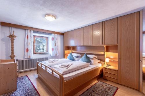 a bedroom with a large bed with wooden cabinets at Appartement Tschol in Flirsch