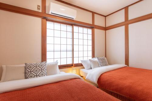 Bright and Airy Japanese House with Private Garden Up to 6 Guests Near Tsutenkaku Tennoji Zoo