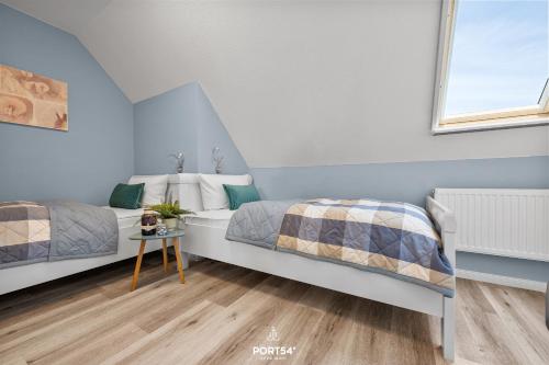 a bedroom with two beds and a table at Ferienwohnung Lee Dagebüll in Dagebüll