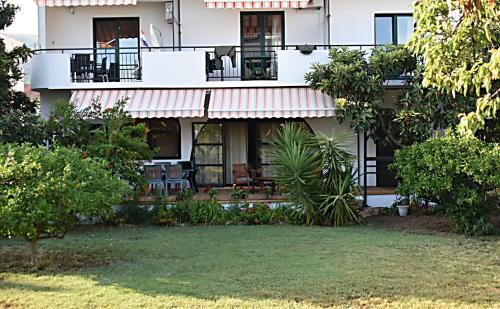 Trogirsunset Apartments - since 2000