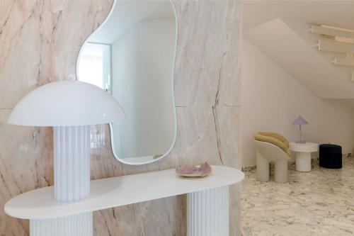 a room with a white table and a mirror at Plus Fariones Habitat in Arrecife