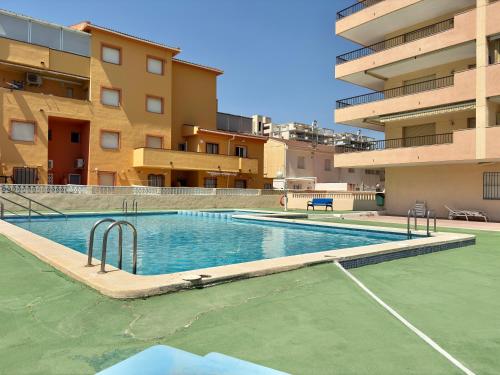 Apartamento en Peñíscola con terraza, piscina y vistas al mar, Zona Papa Luna