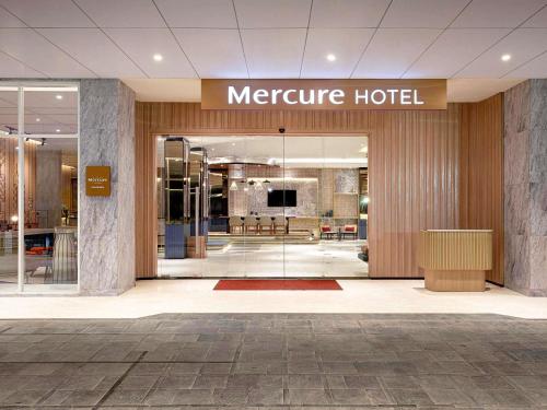 a lobby of a hotel with a sign that reads metroure hotel at Mercure Samarinda in Samarinda